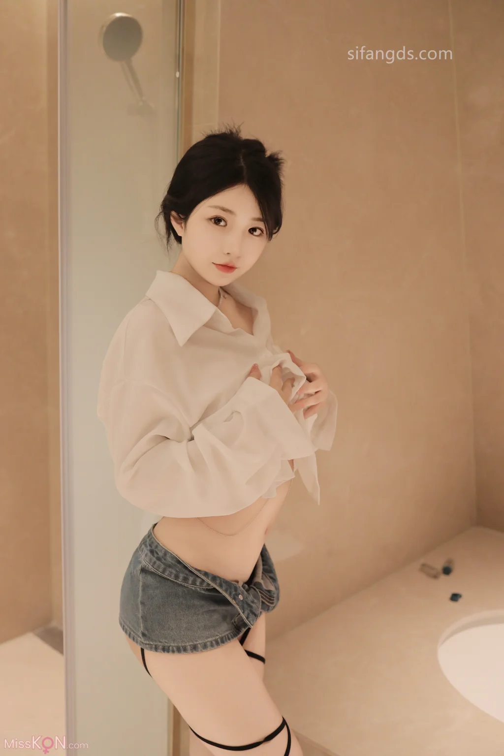 [XR Uncensored] Chen Xiaohua (陈小花): R18 秀人网模特 浴室中的激情 (92 photos )
