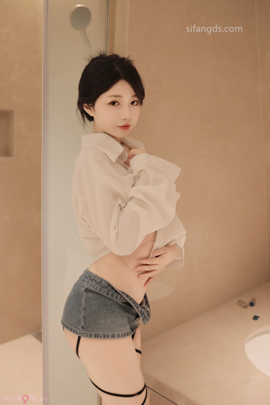 [XR Uncensored] Chen Xiaohua (陈小花): R18 秀人网模特 浴室中的激情 (92 photos )