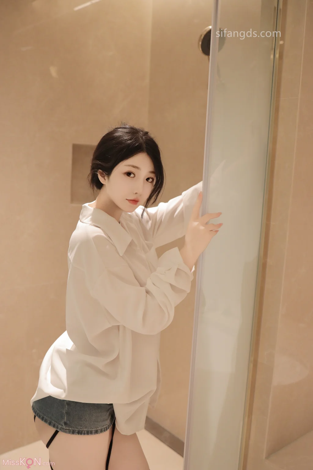 [XR Uncensored] Chen Xiaohua (陈小花): R18 秀人网模特 浴室中的激情 (92 photos )