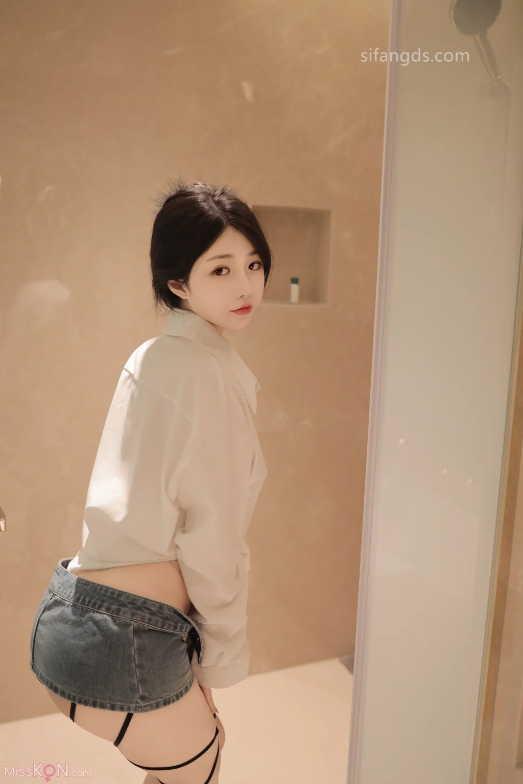 [XR Uncensored] Chen Xiaohua (陈小花): R18 秀人网模特 浴室中的激情 (92 photos )