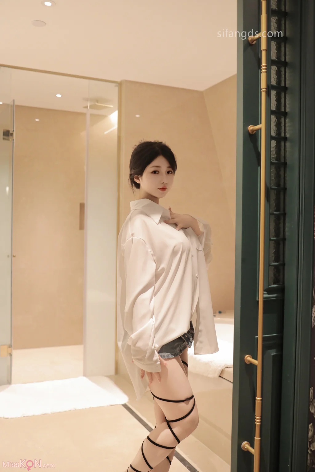 [XR Uncensored] Chen Xiaohua (陈小花): R18 秀人网模特 浴室中的激情 (92 photos )