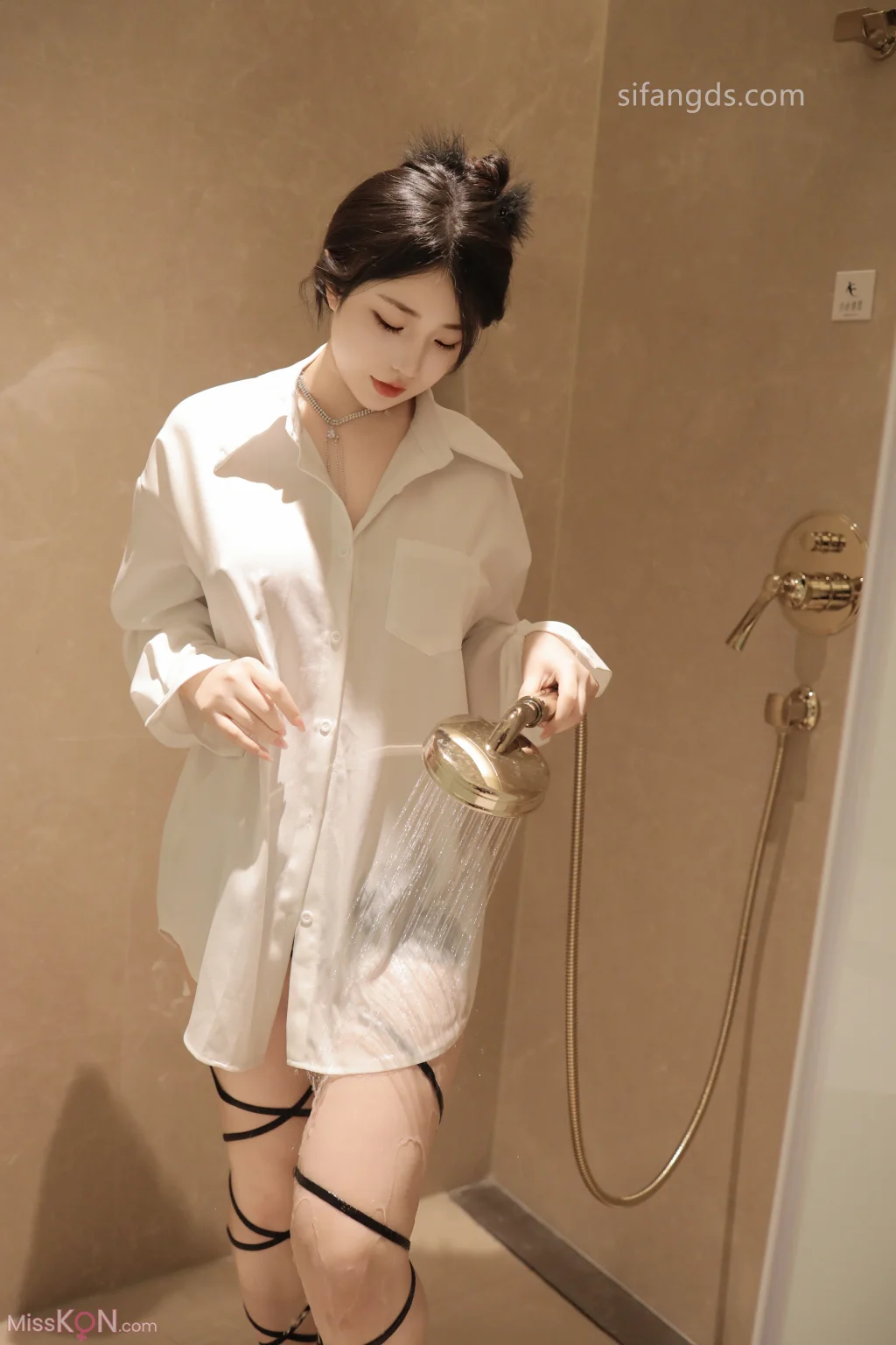 [XR Uncensored] Chen Xiaohua (陈小花): R18 秀人网模特 浴室中的激情 (92 photos )