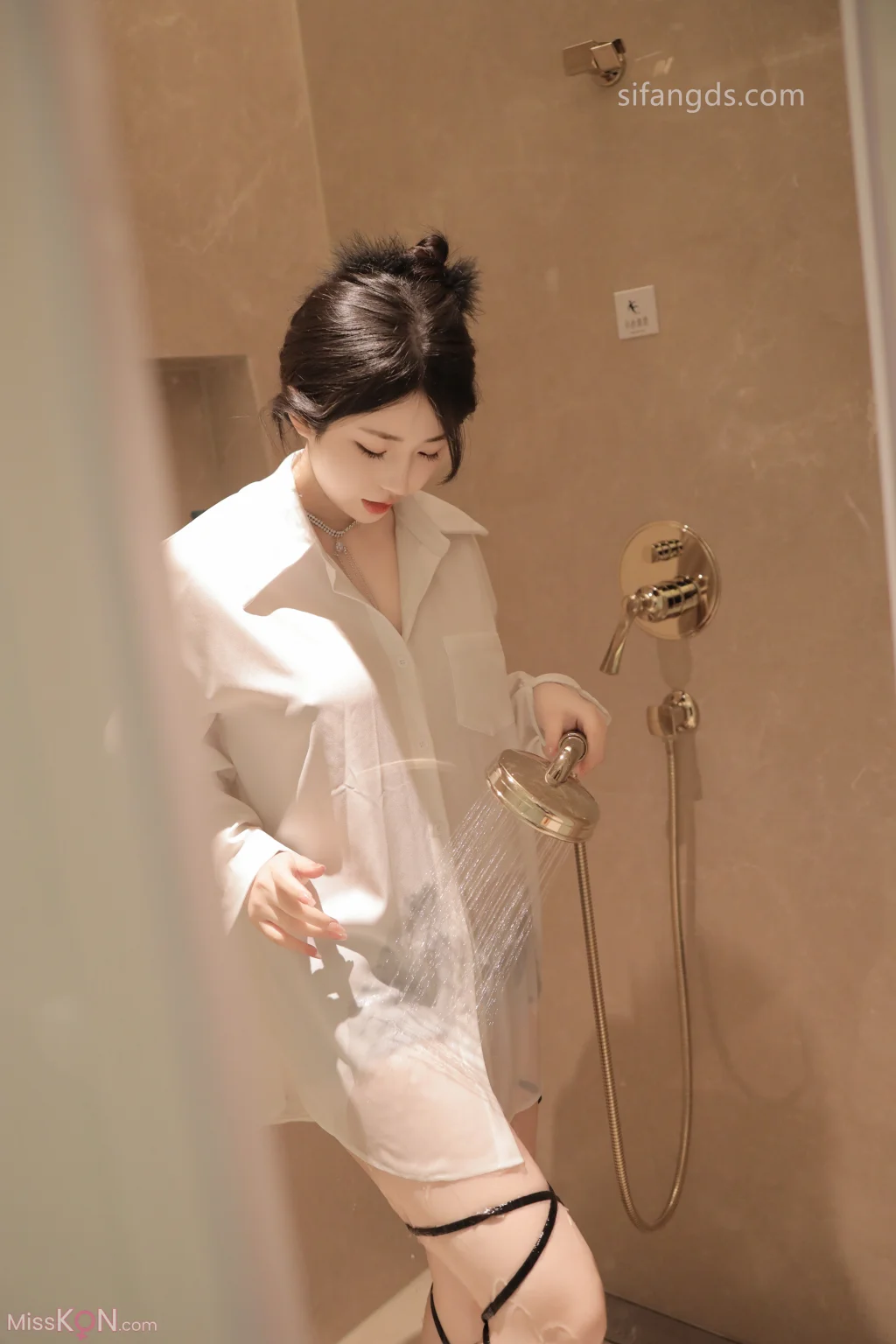 [XR Uncensored] Chen Xiaohua (陈小花): R18 秀人网模特 浴室中的激情 (92 photos )