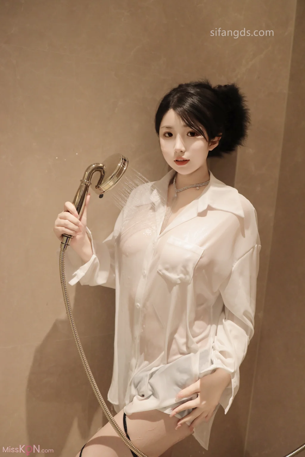 [XR Uncensored] Chen Xiaohua (陈小花): R18 秀人网模特 浴室中的激情 (92 photos )