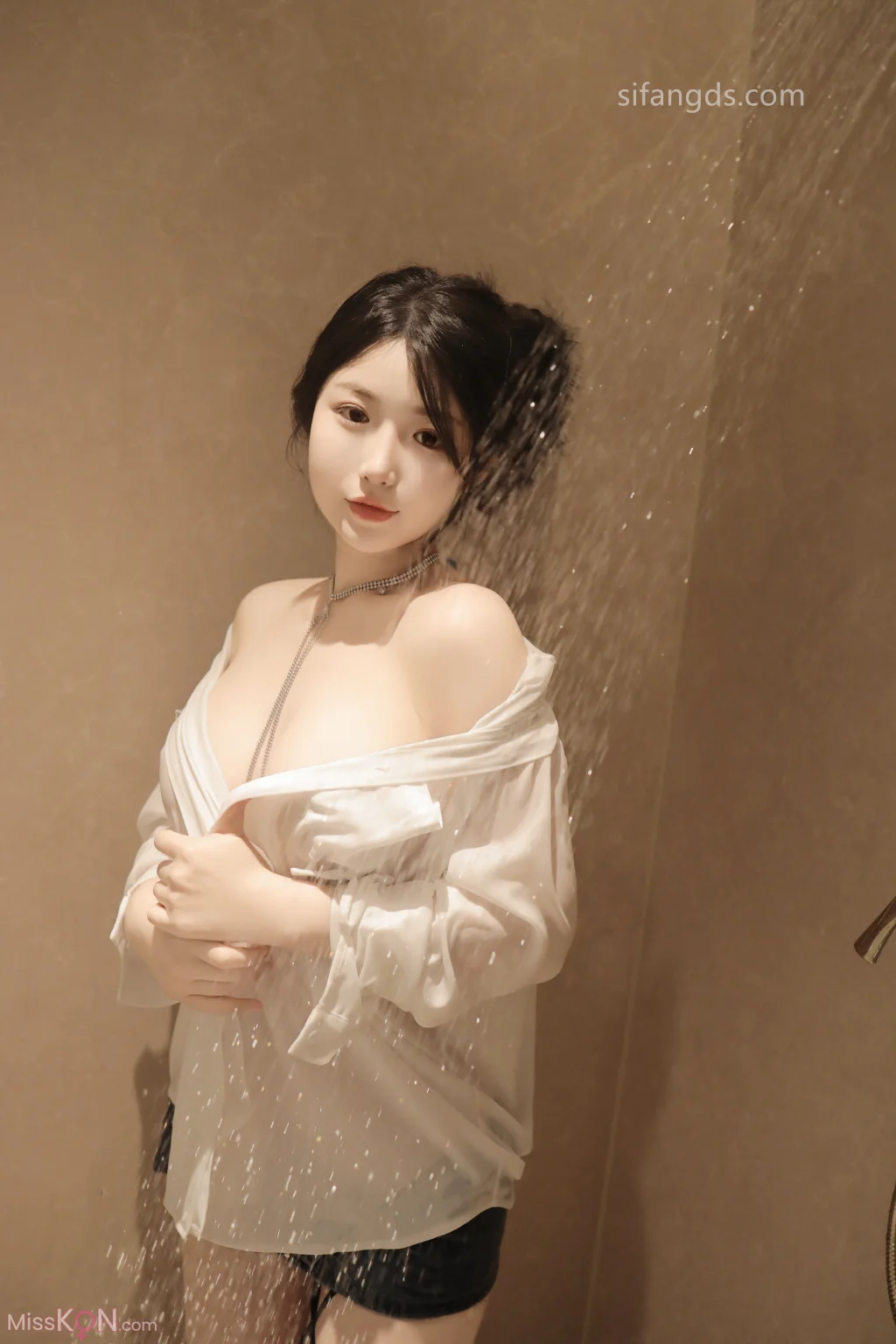 [XR Uncensored] Chen Xiaohua (陈小花): R18 秀人网模特 浴室中的激情 (92 photos )
