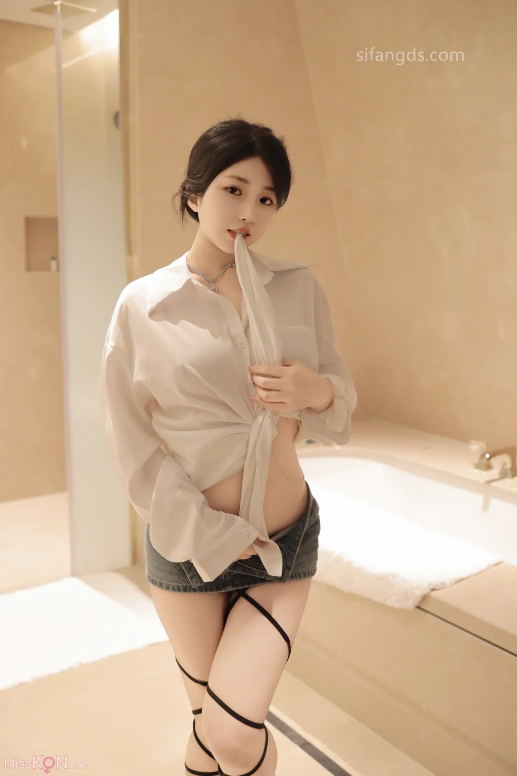 [XR Uncensored] Chen Xiaohua (陈小花): R18 秀人网模特 浴室中的激情 (92 photos )