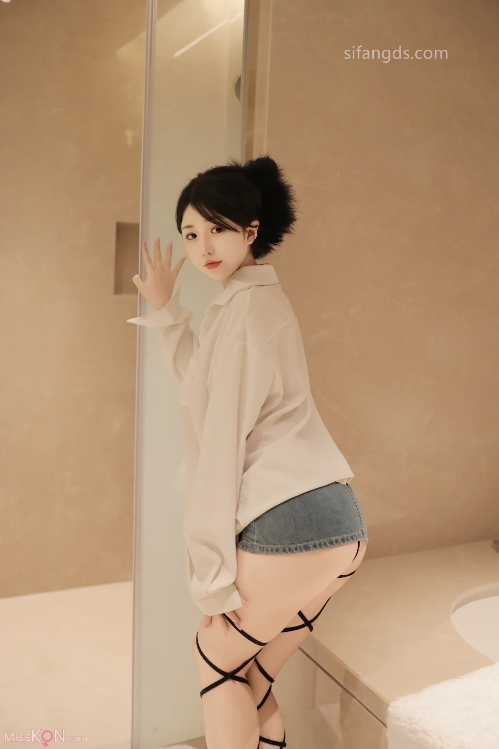 [XR Uncensored] Chen Xiaohua (陈小花): R18 秀人网模特 浴室中的激情 (92 photos )