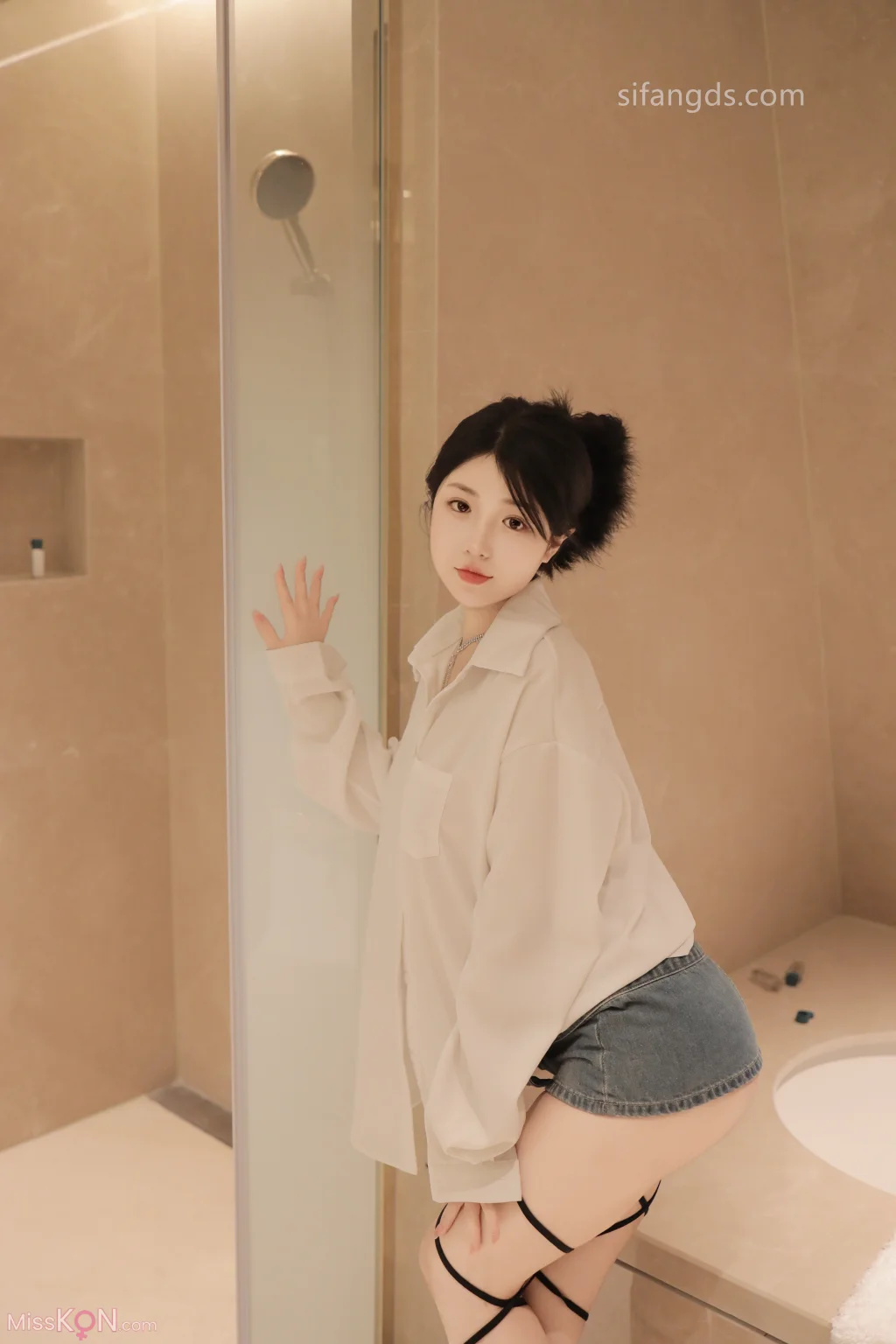[XR Uncensored] Chen Xiaohua (陈小花): R18 秀人网模特 浴室中的激情 (92 photos )