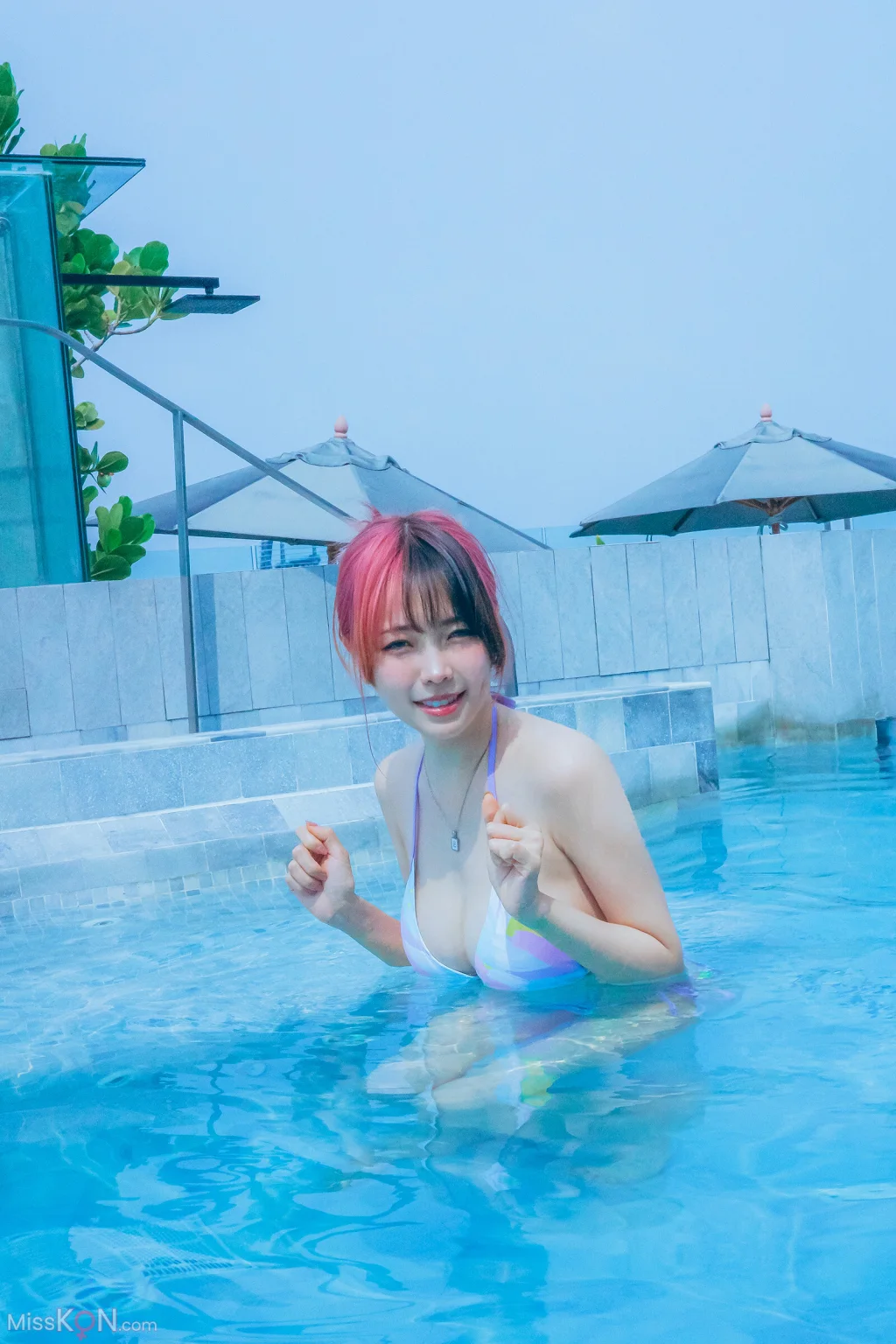 Coser@Ely_eee (ElyEE子): Poolside Relaxation (31 photos )