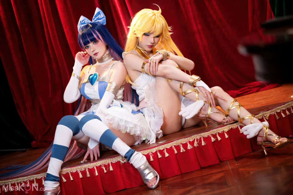 Coser@阿包也是兔娘 &amp; 苏苏苏Sofia: 吊带袜天使 (33 photos)