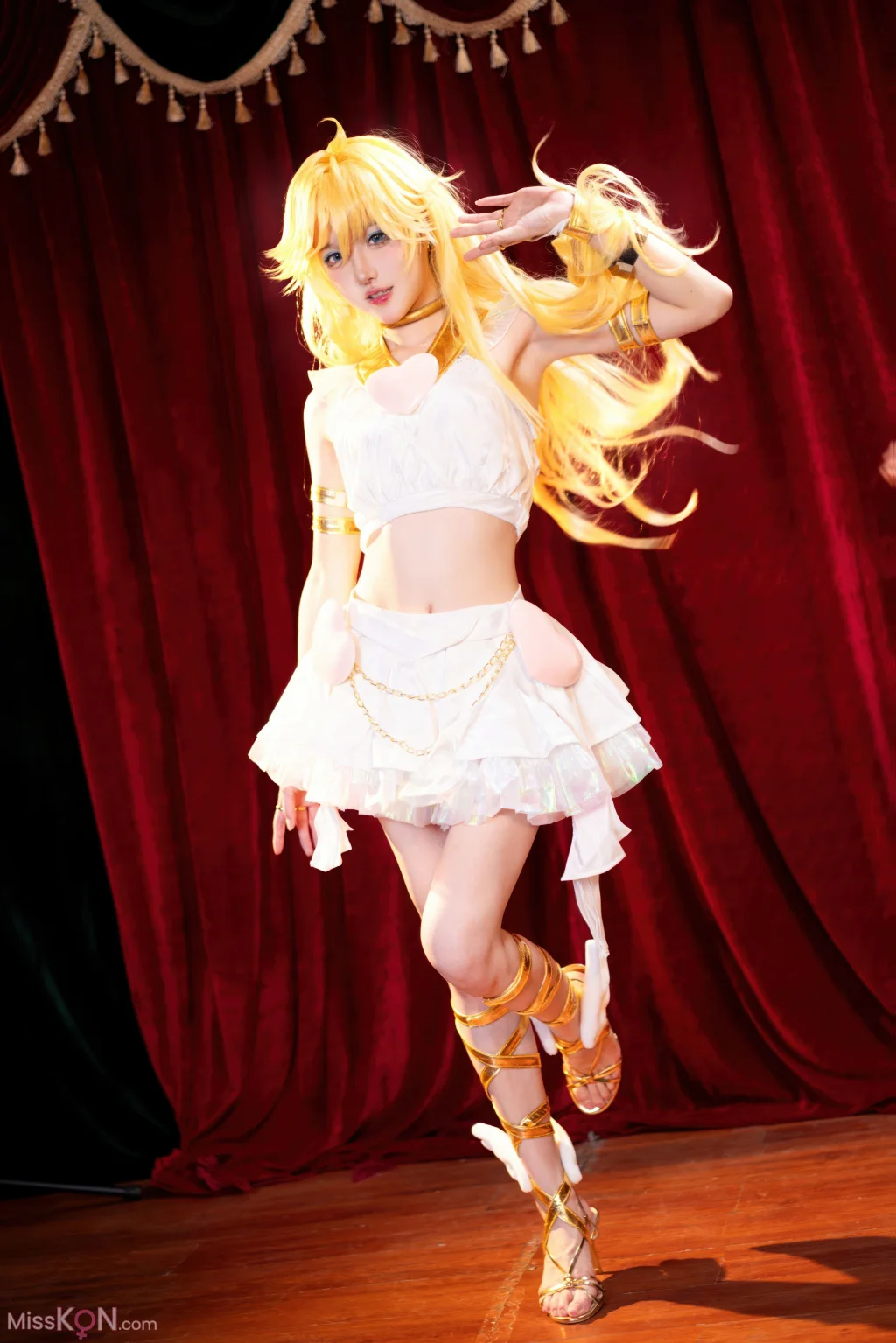 Coser@阿包也是兔娘 &amp; 苏苏苏Sofia: 吊带袜天使 (33 photos)