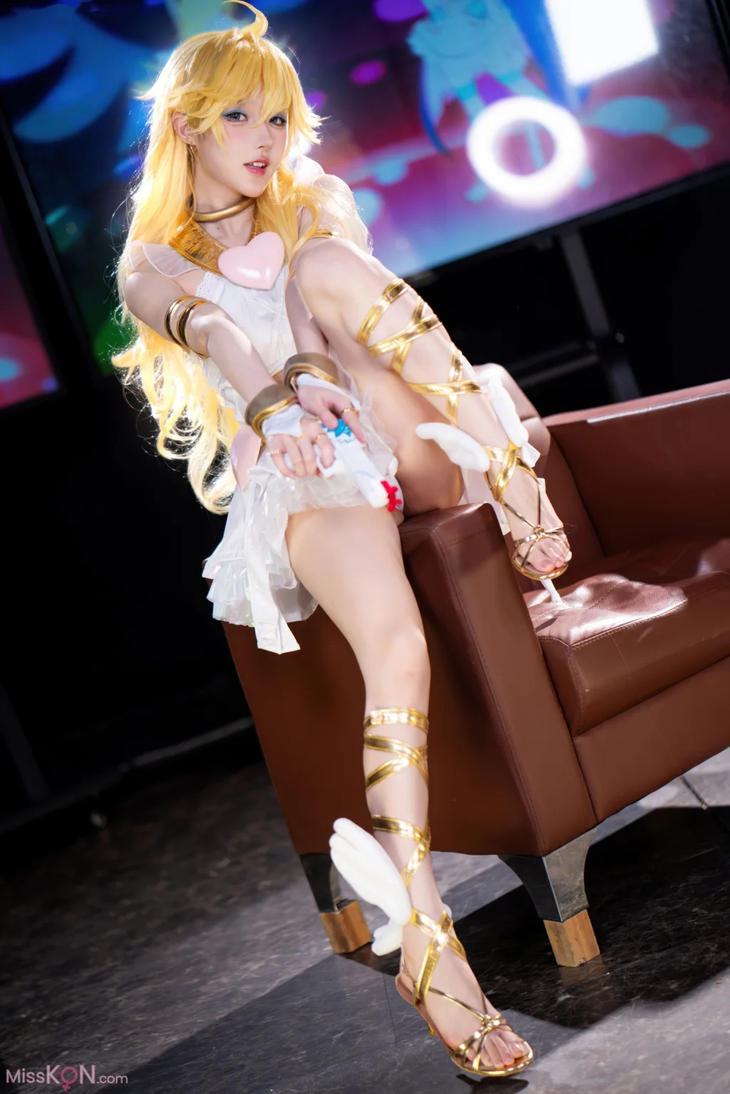 Coser@阿包也是兔娘 &amp; 苏苏苏Sofia: 吊带袜天使 (33 photos)
