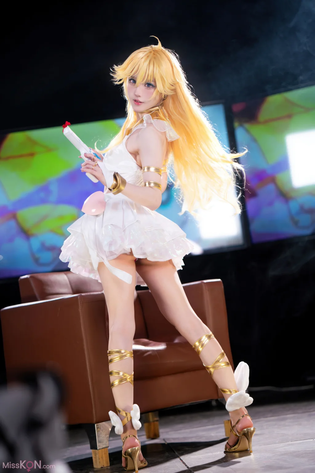 Coser@阿包也是兔娘 &amp; 苏苏苏Sofia: 吊带袜天使 (33 photos)