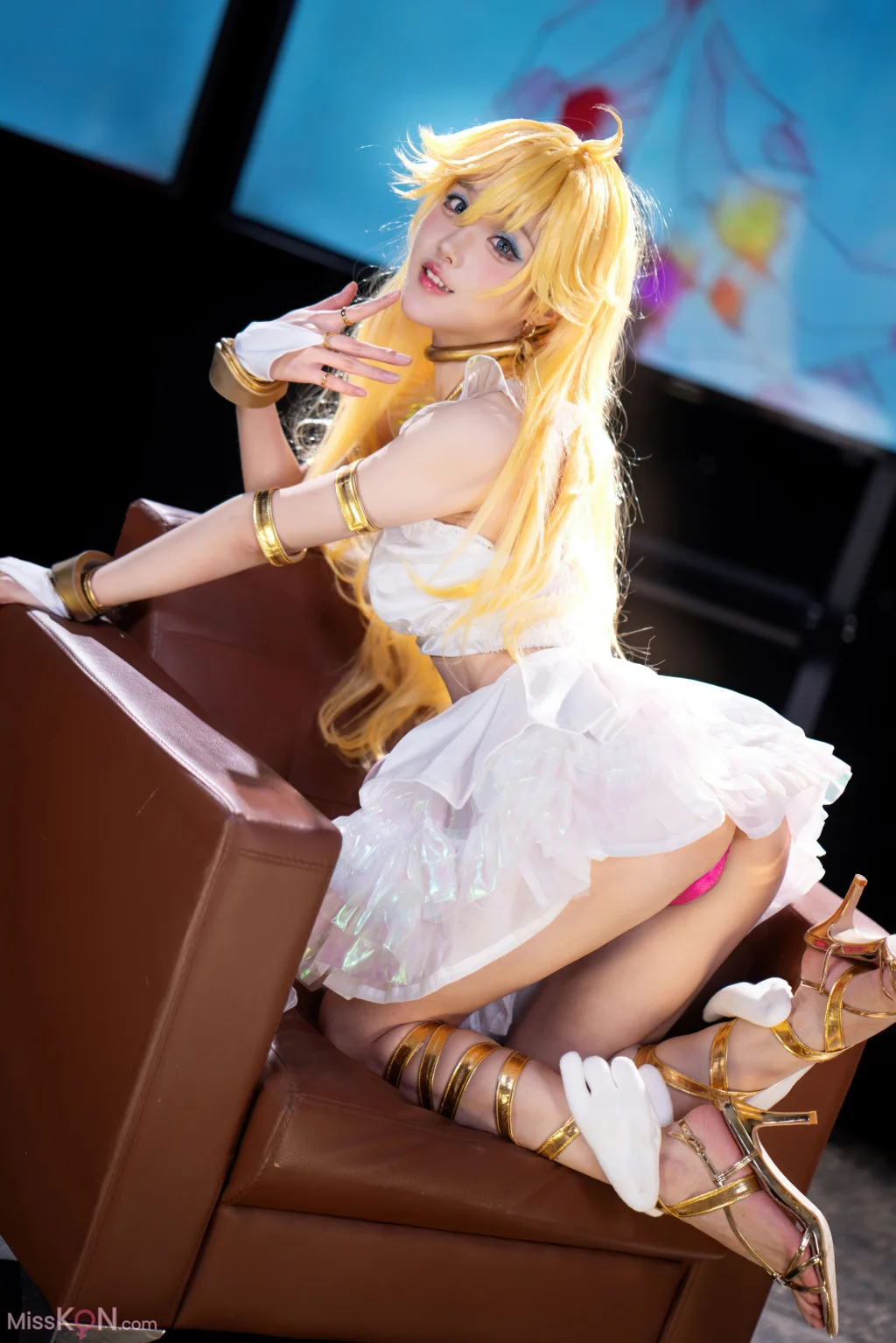 Coser@阿包也是兔娘 &amp; 苏苏苏Sofia: 吊带袜天使 (33 photos)
