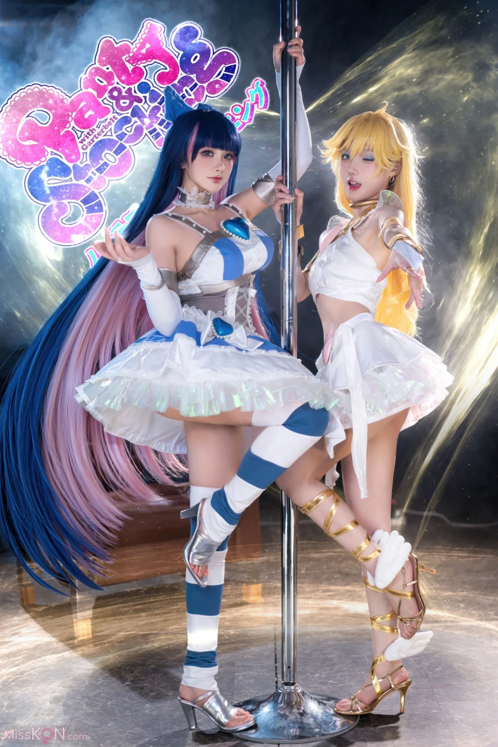 Coser@阿包也是兔娘 &amp; 苏苏苏Sofia: 吊带袜天使 (33 photos)