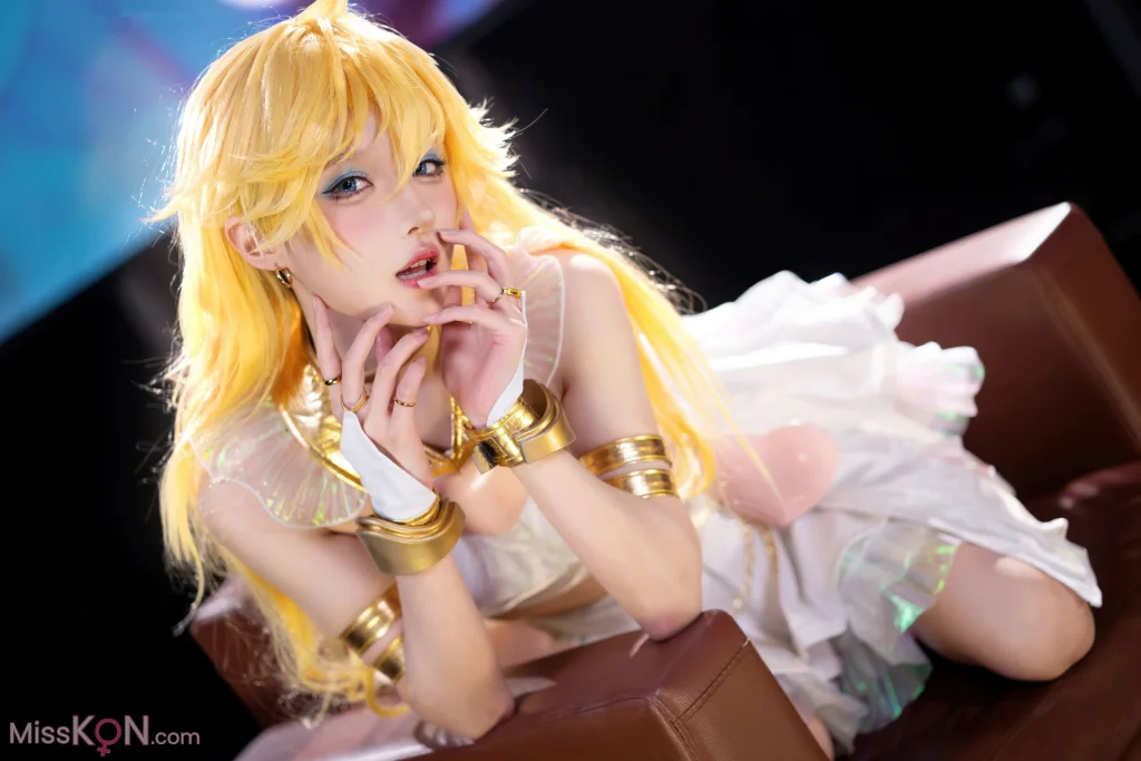Coser@阿包也是兔娘 &amp; 苏苏苏Sofia: 吊带袜天使 (33 photos)