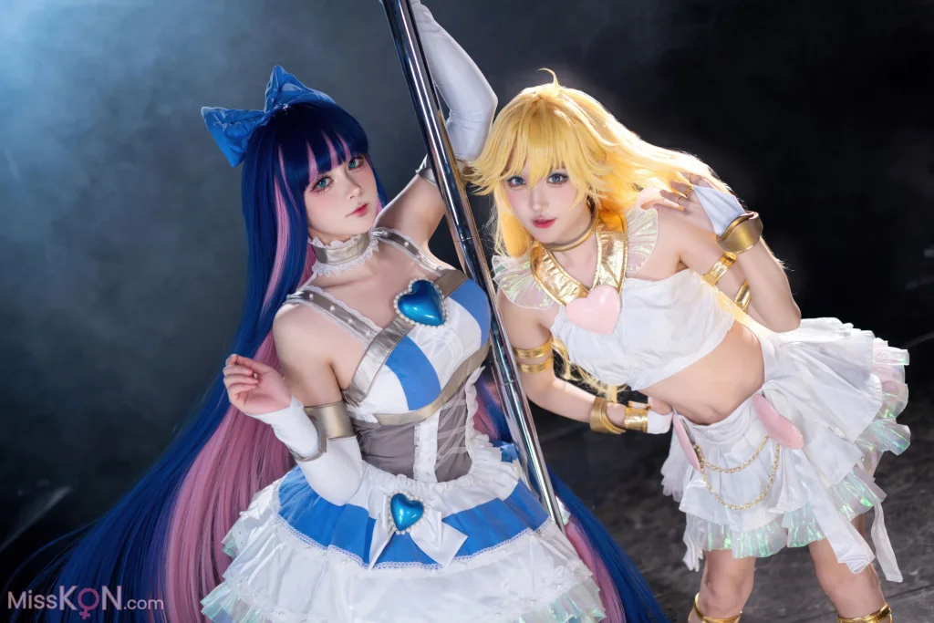 Coser@阿包也是兔娘 &amp; 苏苏苏Sofia: 吊带袜天使 (33 photos)