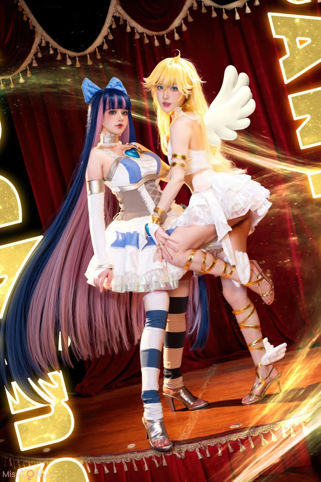 Coser@阿包也是兔娘 &amp; 苏苏苏Sofia: 吊带袜天使 (33 photos)