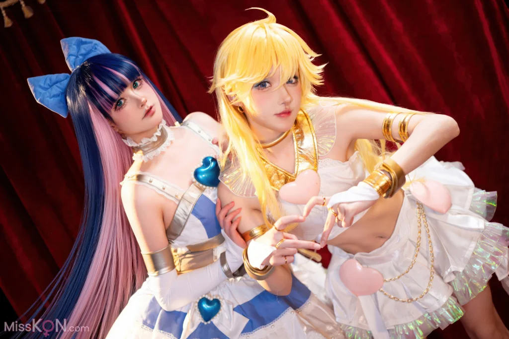 Coser@阿包也是兔娘 &amp; 苏苏苏Sofia: 吊带袜天使 (33 photos)