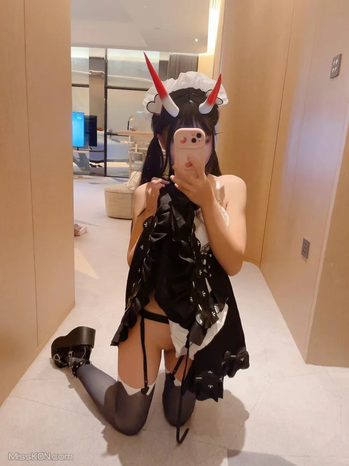 Coser@好吃的鹿鹿 & luluight: 顶级Cos白虎萝莉 私拍福利 (302 photos + 58 videos)