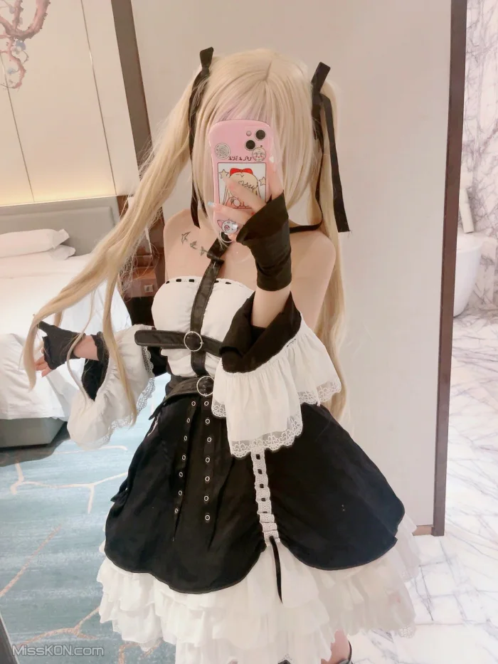 Coser@好吃的鹿鹿 & luluight: 顶级Cos白虎萝莉 私拍福利 (302 photos + 58 videos)