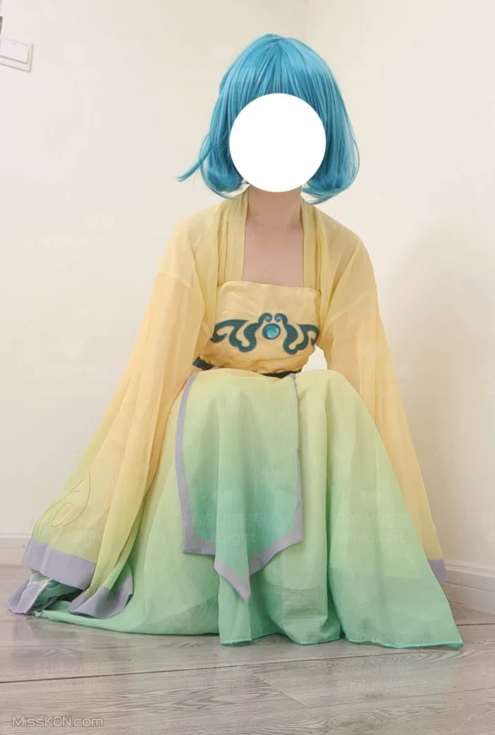 Coser@好吃的鹿鹿 & luluight: 顶级Cos白虎萝莉 私拍福利 (302 photos + 58 videos)