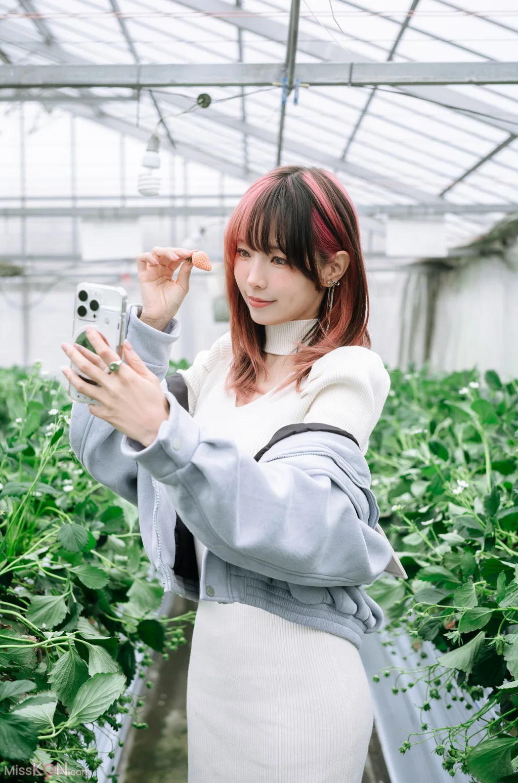 Coser@Ely_eee (ElyEE子): Strawberry Picking Date (34 photos + 2 videos) – Page 3