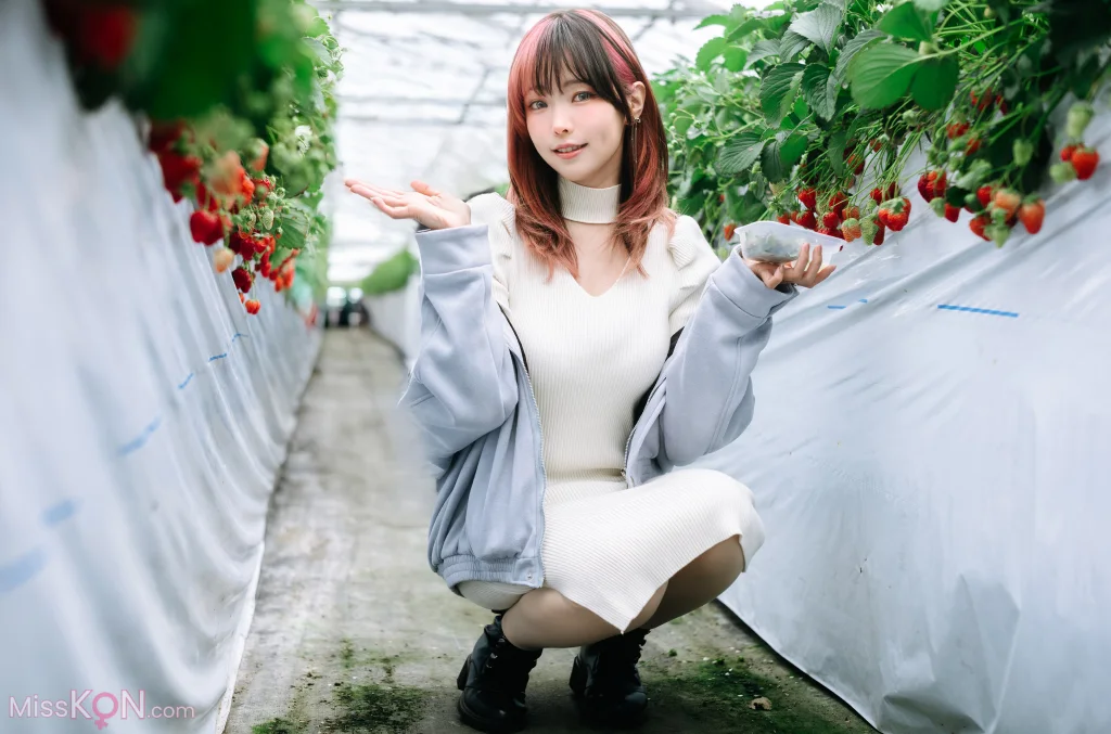 Coser@Ely_eee (ElyEE子): Strawberry Picking Date (34 photos + 2 videos) – Page 3