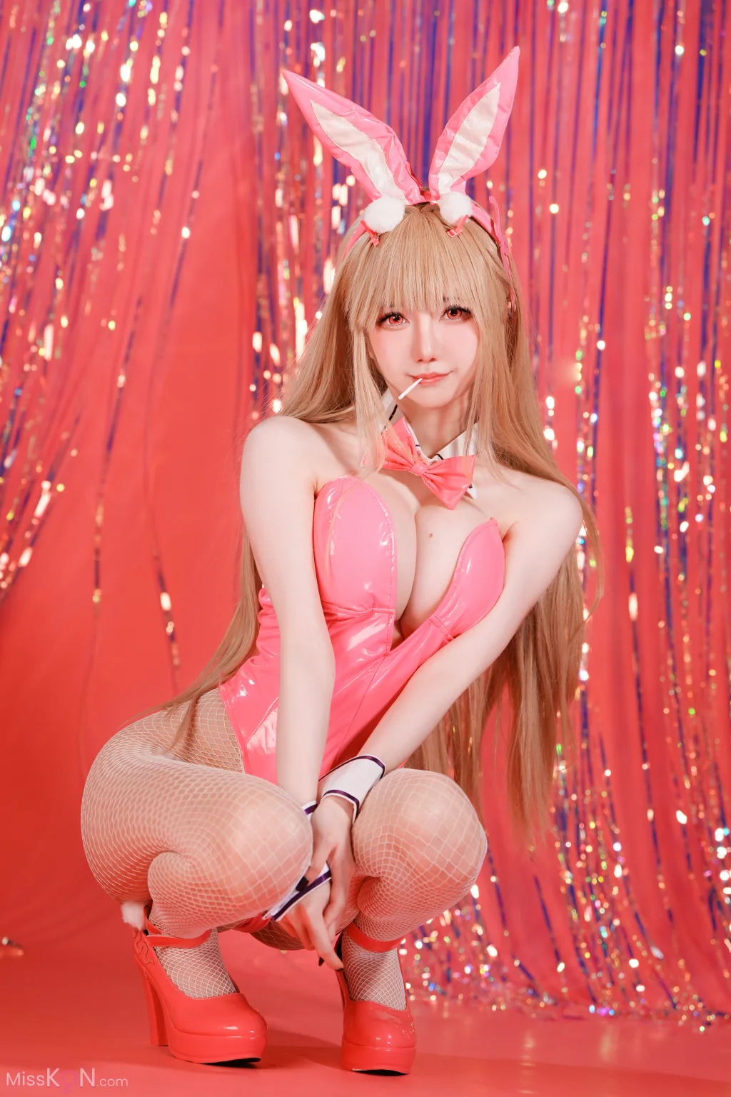 Coser@Sally多啦雪 (Sally Dorasnow): NIKKE Viper Bunny Girl (39 photos)