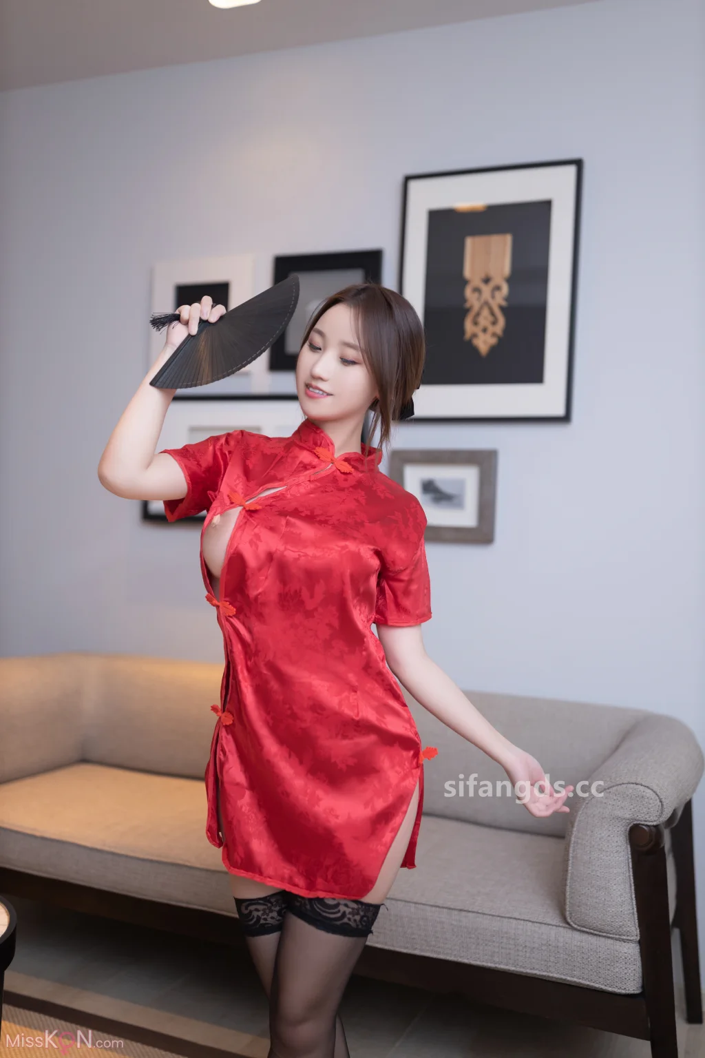 [XR Uncensored] 杏子Yada: R18 秀人网模特 红色旗袍 (40 ảnh)