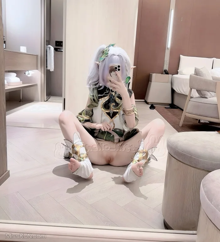 Coser@糕糕: 萝莉体超级网红 福利视图集 (342 photos )
