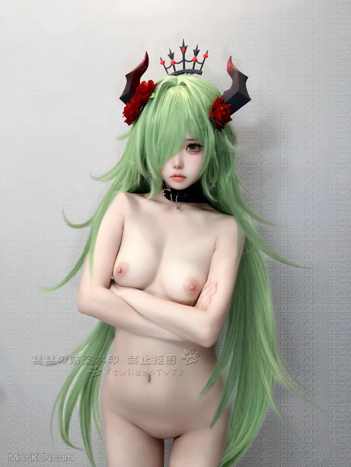 Coser@糕糕: 萝莉体超级网红 福利视图集 (342 photos )