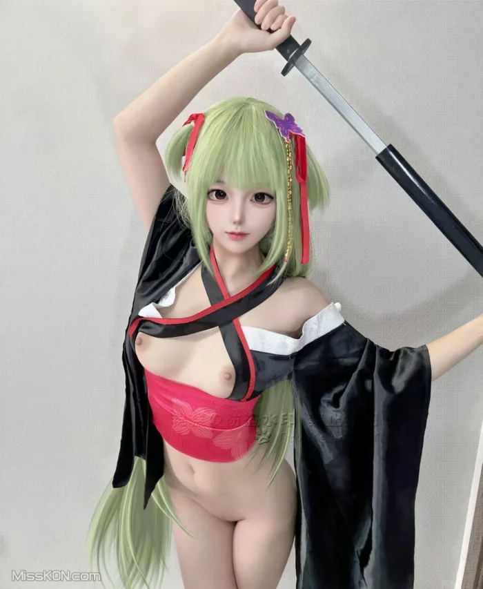 Coser@糕糕: 萝莉体超级网红 福利视图集 (342 photos )