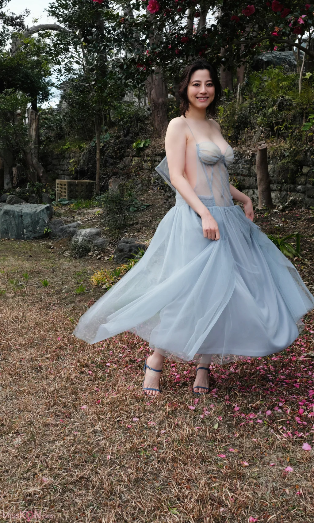 [JP] Yumi Sugimoto (杉本有美): 美魔女 (86 photos )