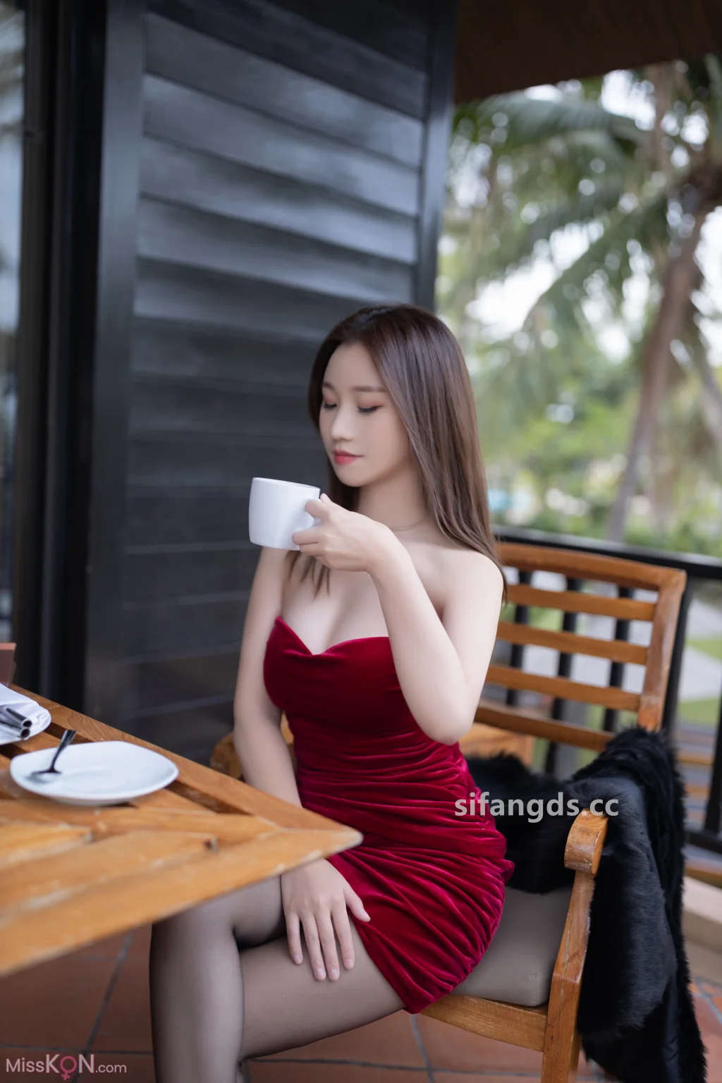 [XR Uncensored] 杏子Yada: R18 秀人网模特 被下药后的一夜情 (131 photos )