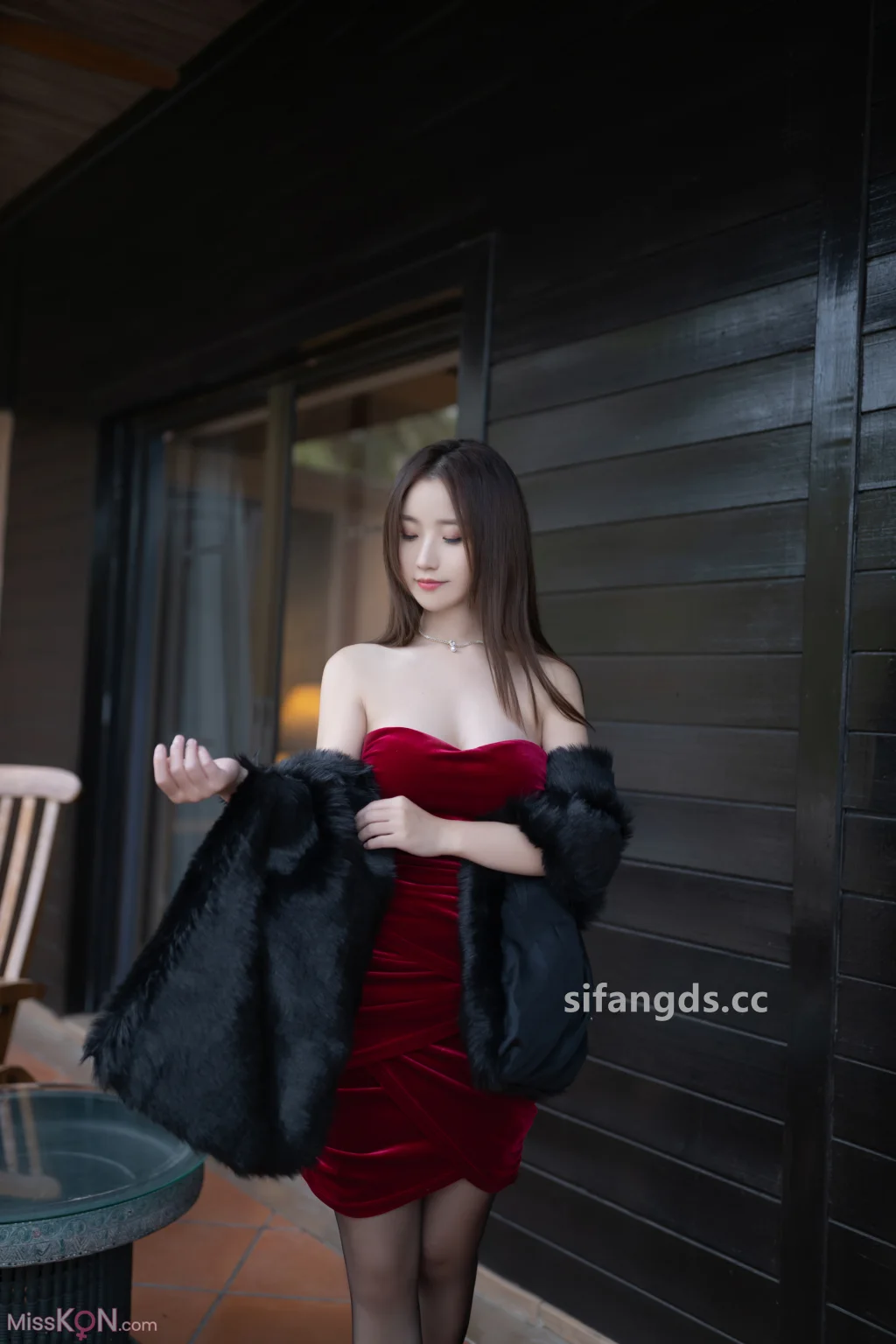 [XR Uncensored] 杏子Yada: R18 秀人网模特 被下药后的一夜情 (131 photos )