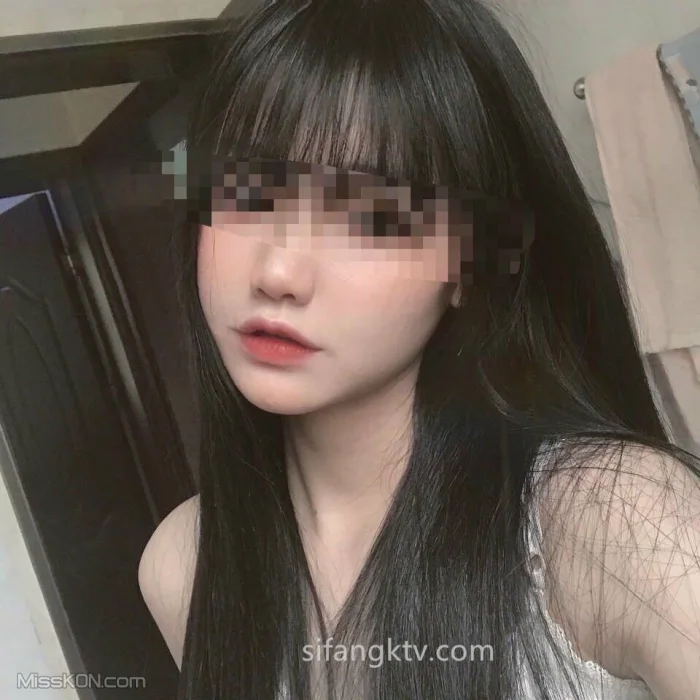 momo: 清纯靓丽的外表下有一颗淫荡的心 学院学姐女神身材 (407 photos )