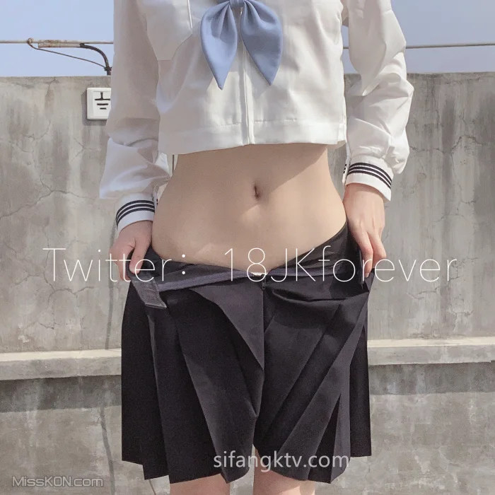 momo: 清纯靓丽的外表下有一颗淫荡的心 学院学姐女神身材 (407 photos )