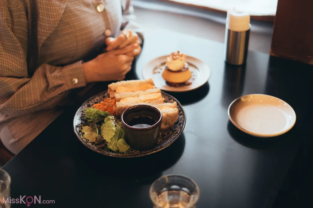 Coser@Ely_eee (ElyEE子): Afternoon Gathering (24 photos)