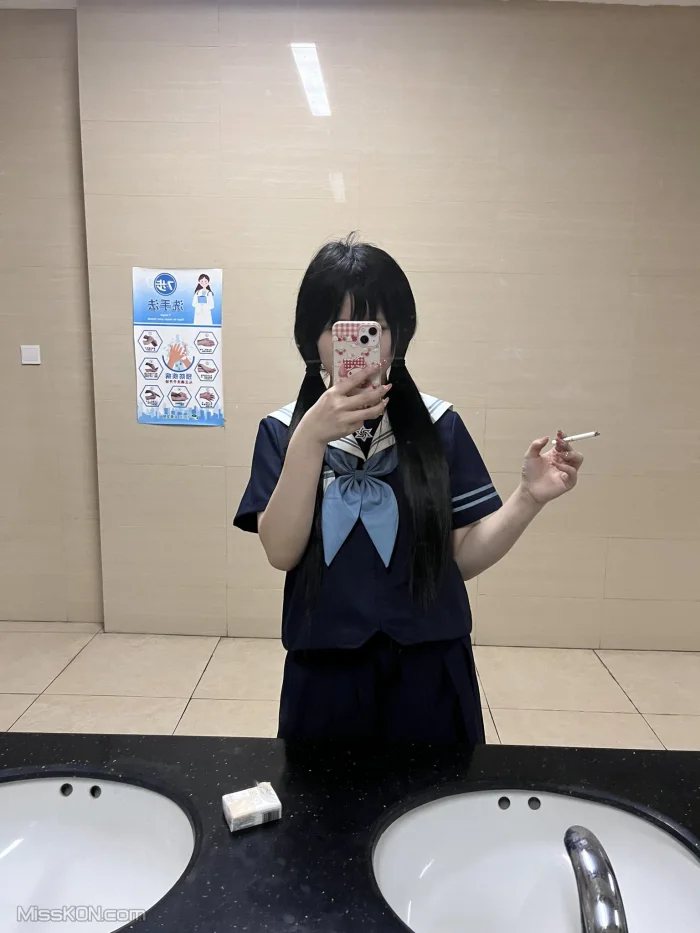Coser@洛宝&amp;luobao1221: 酥胸小萝莉 定制视频人前露出 (50 photos ) - ( Page 1 / 3 )