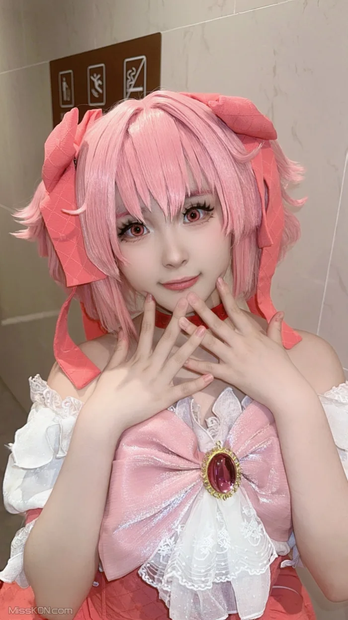 Coser@洛宝&amp;luobao1221: 酥胸小萝莉 定制视频人前露出 (50 photos ) - ( Page 1 / 3 )