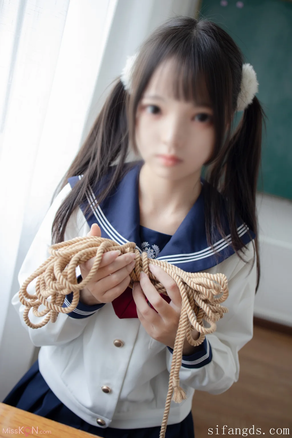 [森萝财团写真] 默陌 R18 内部定制 JK制服教室束缚 (125 photos + 1 video) – Page 2