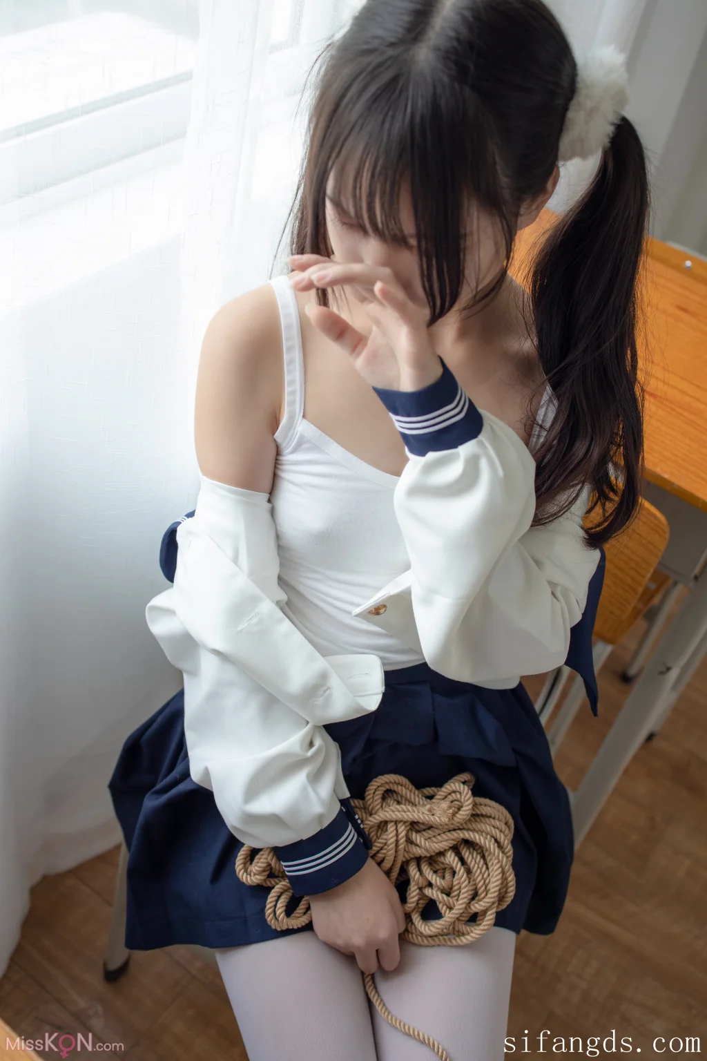 [森萝财团写真] 默陌 R18 内部定制 JK制服教室束缚 (125 photos + 1 video) – Page 3