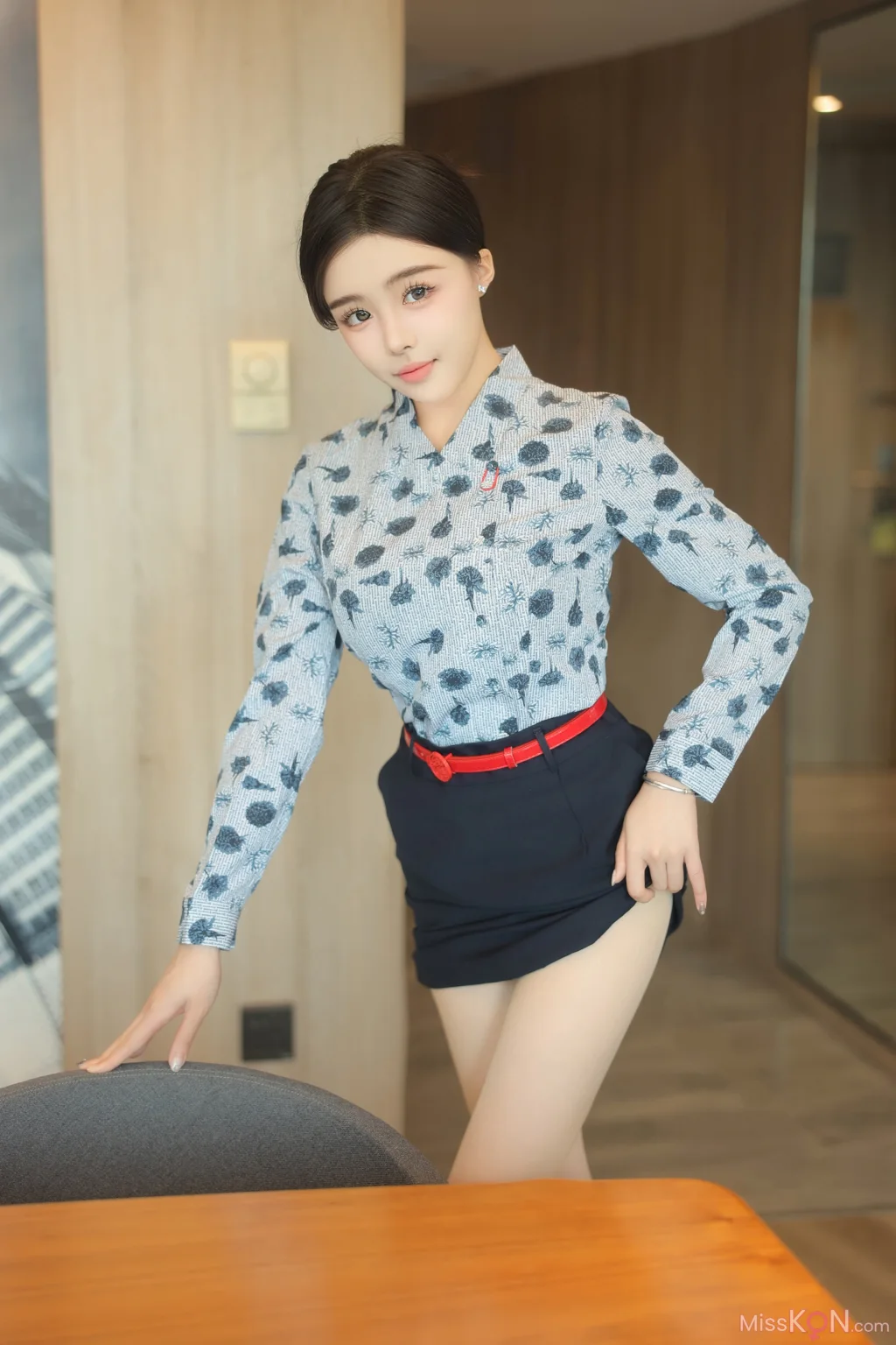 [XR Uncensored] 袁圆: R18 秀人网模特 空姐+S (83 photos ) - ( Page 1 / 5 )