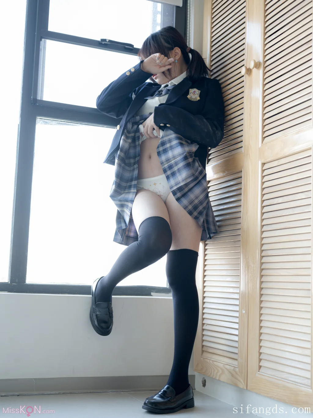 [森萝财团写真] 小安 R18 内部定制 JK制服浴缸 (105 ảnh ) - ( Page 1 / 3 )