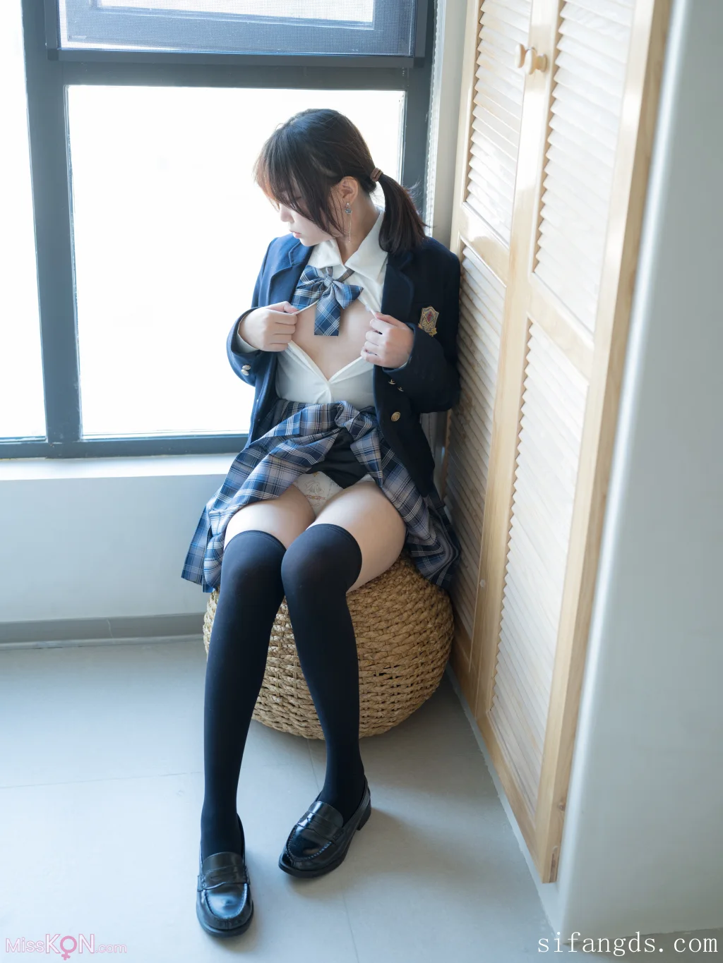 [森萝财团写真] 小安 R18 内部定制 JK制服浴缸 (105 ảnh ) - ( Page 1 / 3 )