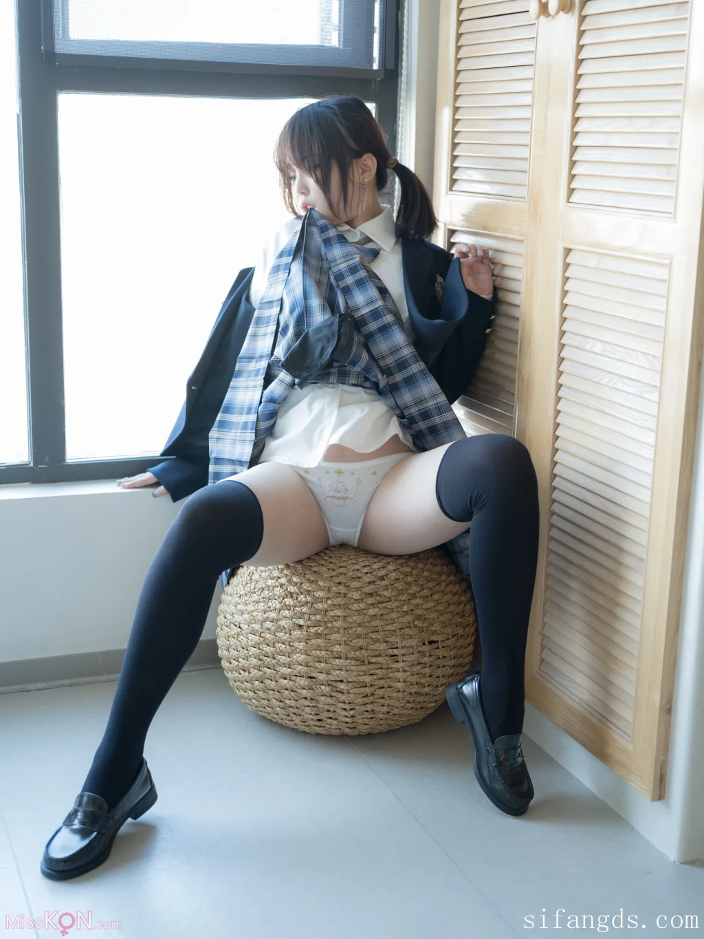 [森萝财团写真] 小安 R18 内部定制 JK制服浴缸 (105 ảnh ) - ( Page 1 / 3 )