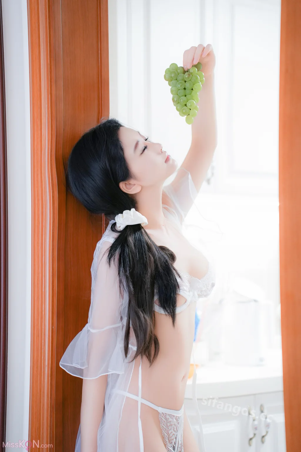 [XR Uncensored] 于诺诺: R18 秀人网模特 白丝厨娘 极致诱惑 (93 ảnh ) - ( Page 1 / 5 )