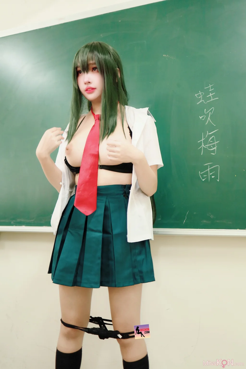 Coser@慕慕Momo: 學生服 [自慰+啪啪] (30 photos )