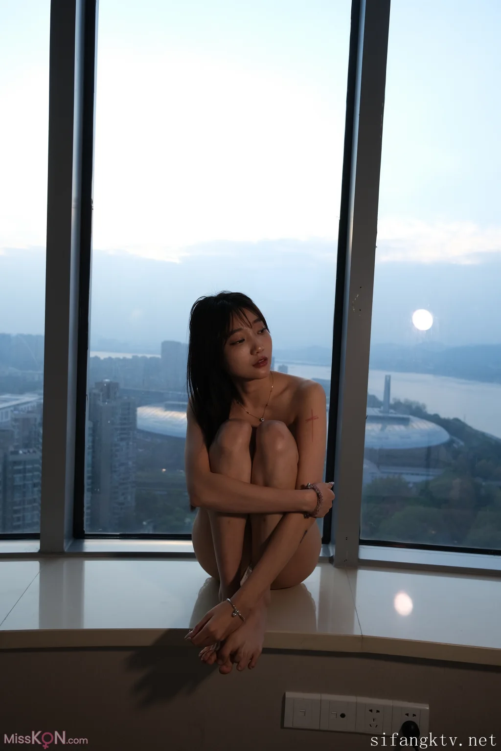 希威社 Photography: 小初 福利私拍 暮光 (287 photos)